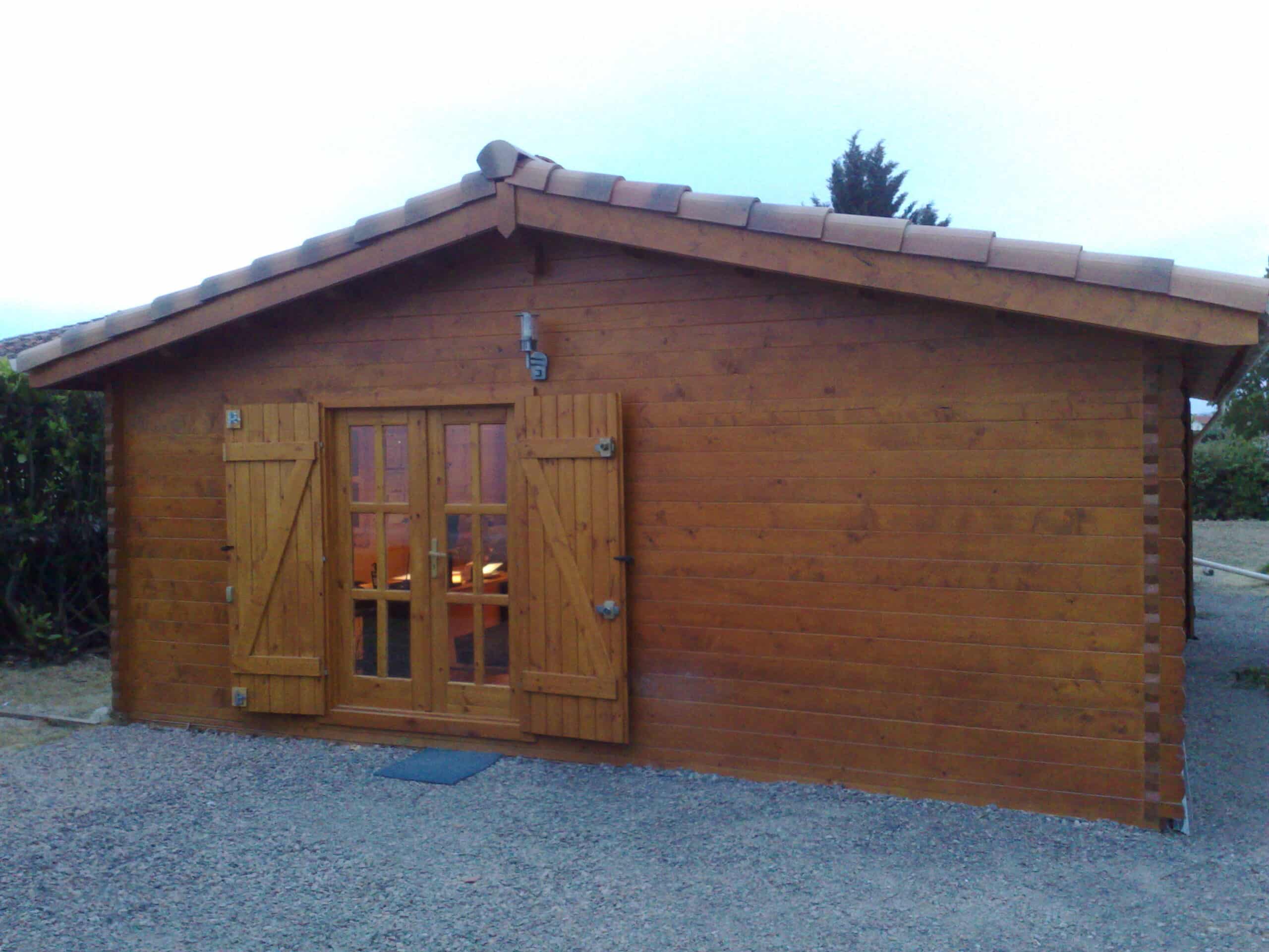 Maisons en bois massif livrées en kit - L'Européenne de Chalets