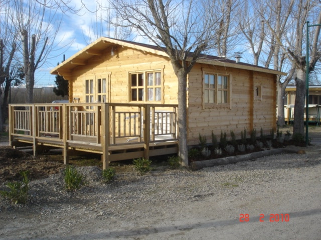 Chalet traditionnel avec mix de matériaux Nos chalets en bois Chalet 2 pans