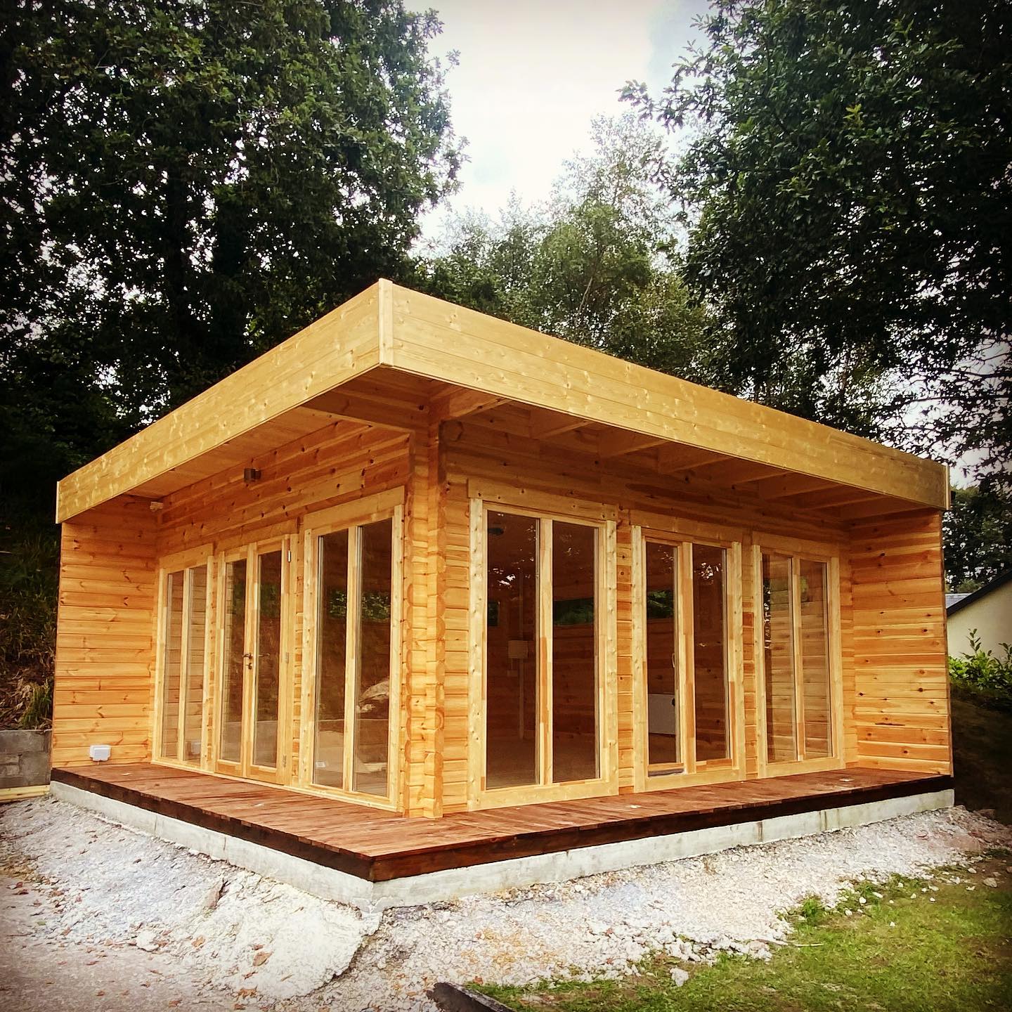 Chalet et maison bois en kit GreenLife : bois massif et ossature bois